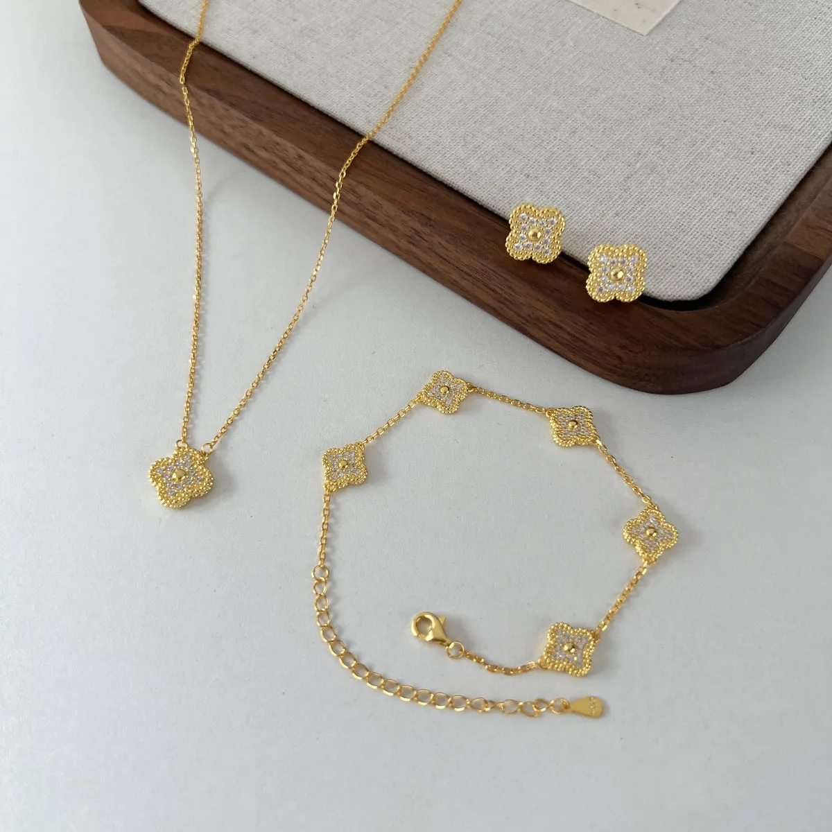Bold x Elegance Clover Bracelet