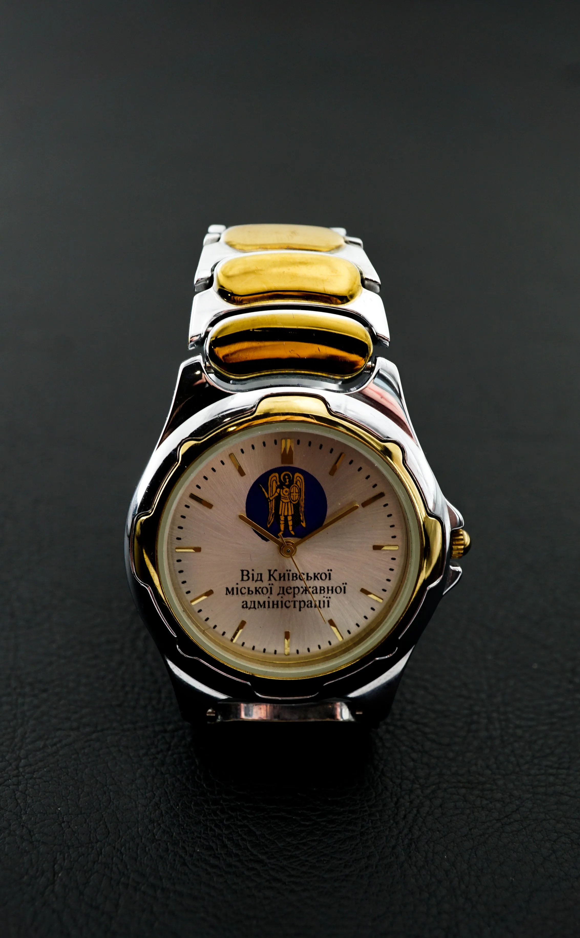 Exclusive Luch Quartz men's dress wristwatch with documents in original box