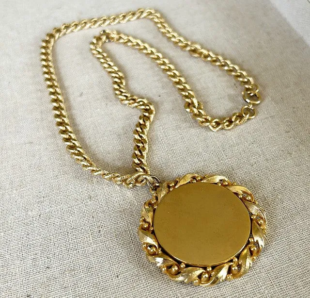 Fabulous 60s large scale coin pendant gold metal necklace.