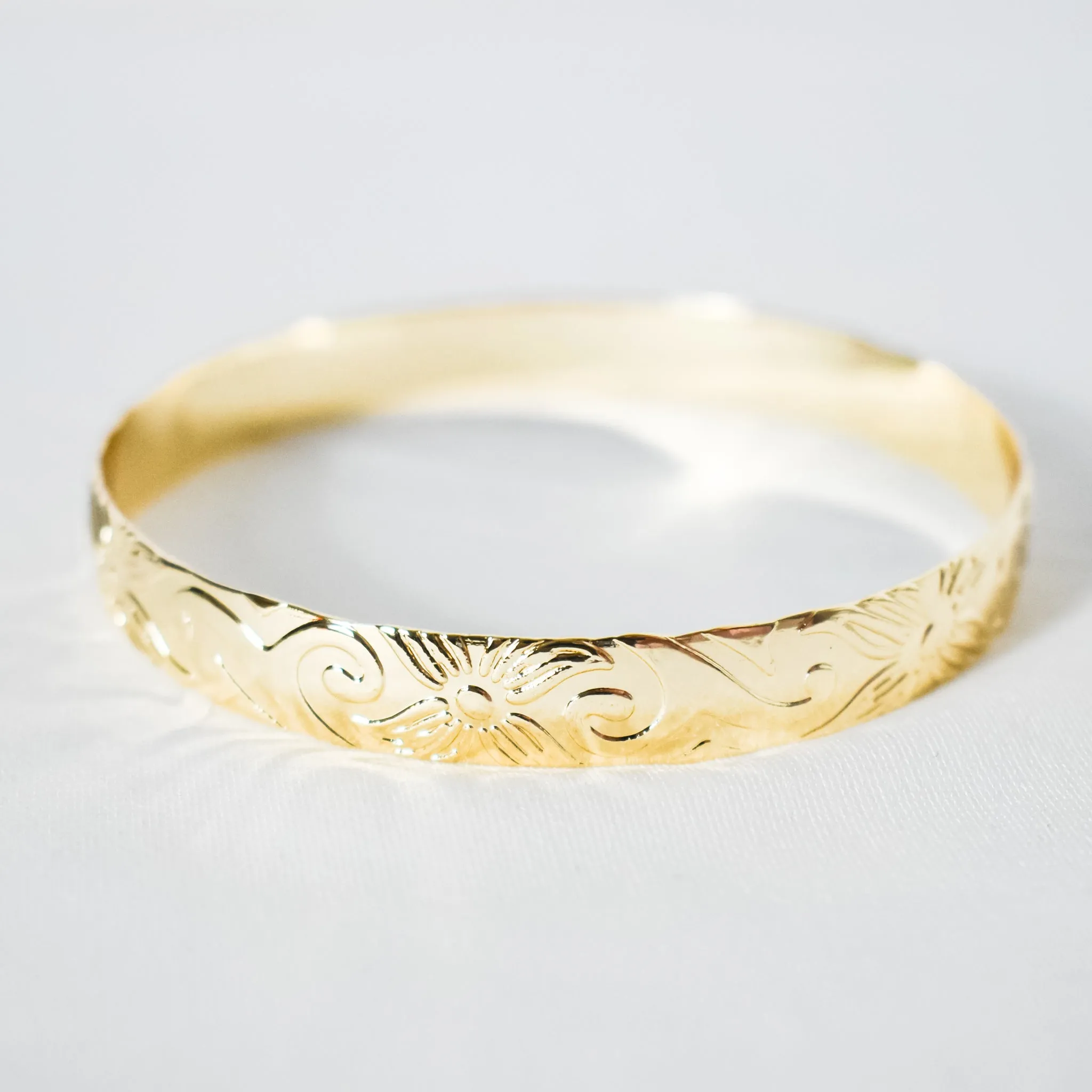 SINALEI - Brand New Island Style Tribal Pattern Gold-Filled Bangle
