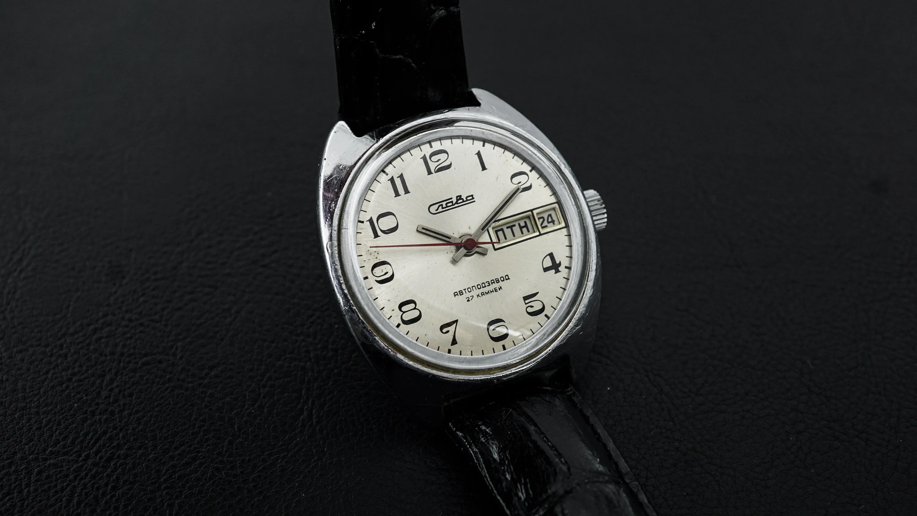Vintage automatic mechanical watch Slava 27 jewels date/day indicator