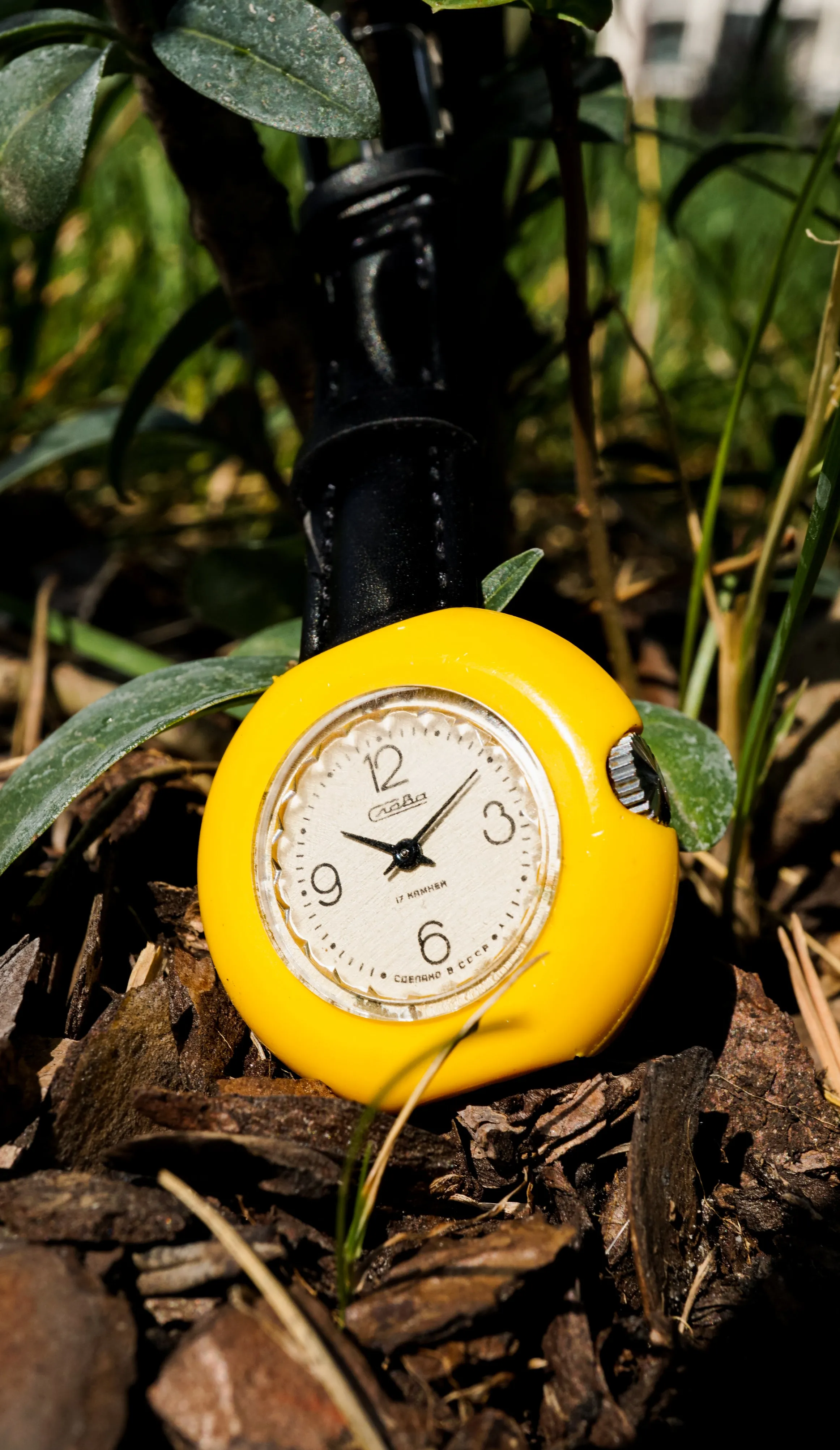 Vintage beautiful ladies mechanical watch Slava, yellow case
