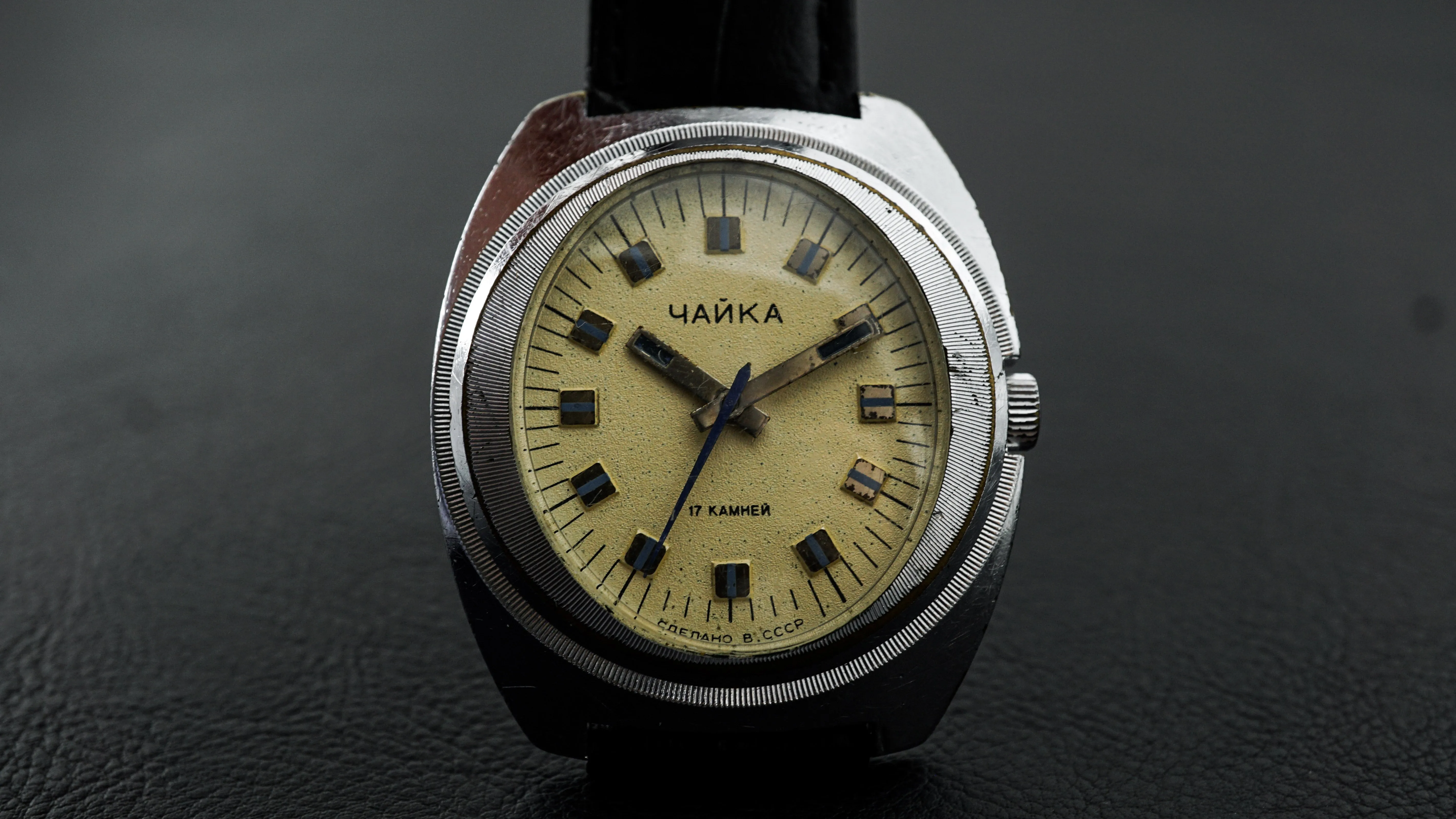 Vintage Chaika 2609H Soviet wristwatch 17 jewels oval dial watch