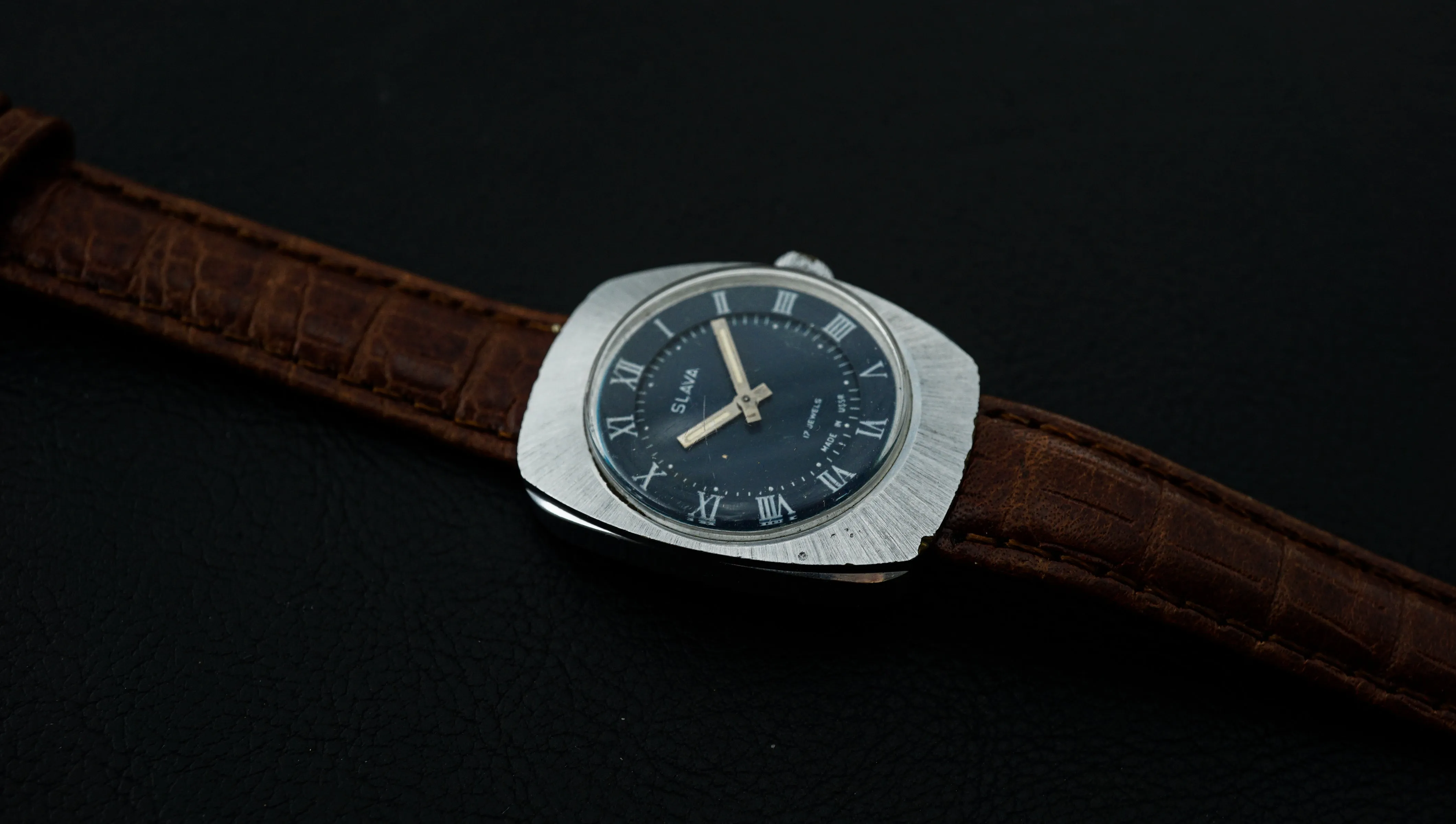 Vintage ladies mechanical watch Slava 1601 blue dial