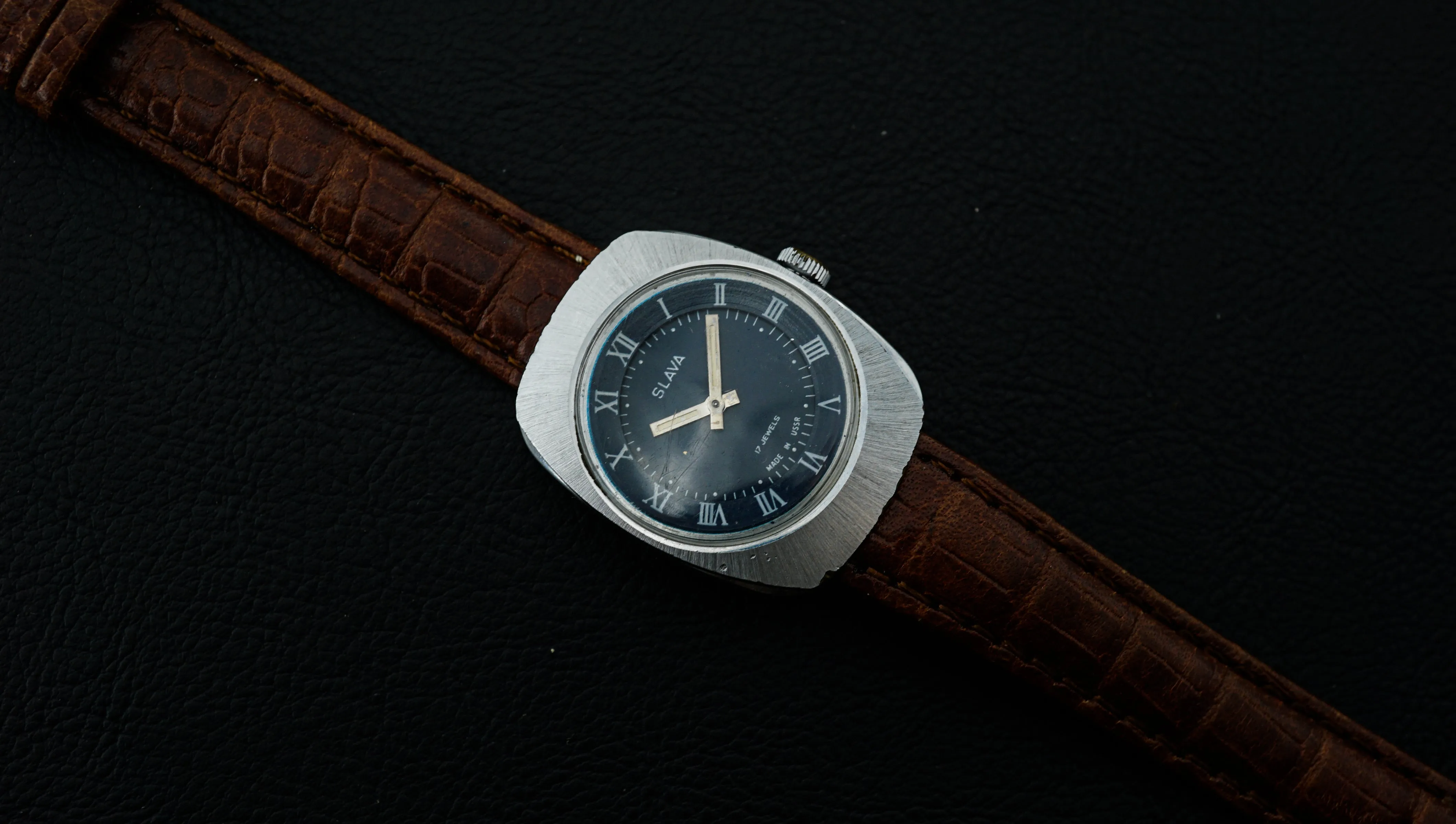 Vintage ladies mechanical watch Slava 1601 blue dial