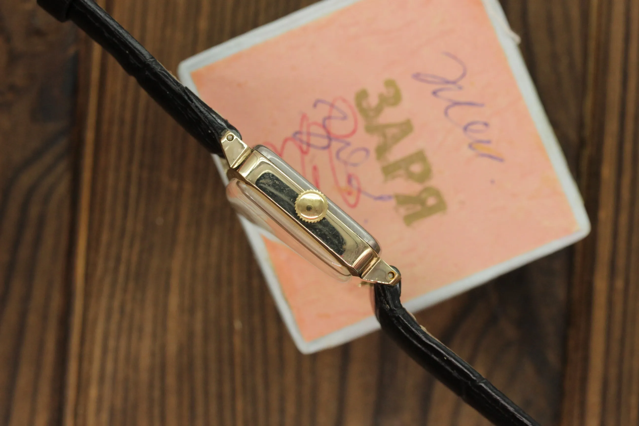 Vintage Soviet womens mechanical watch Zaria with date, boxed