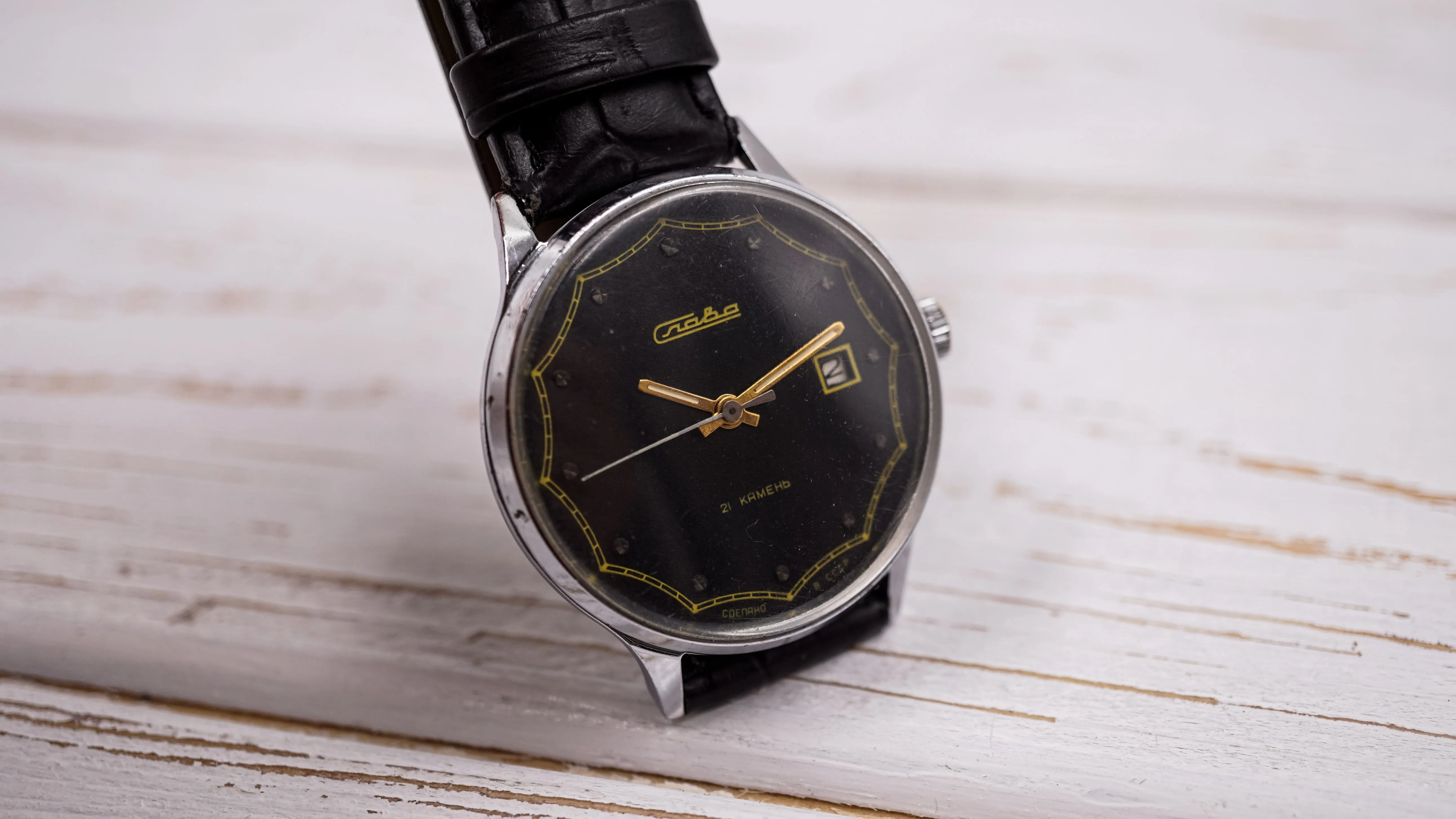 Vintage watch Soviet SLAVA wristwatch 21 jewels/date indicator