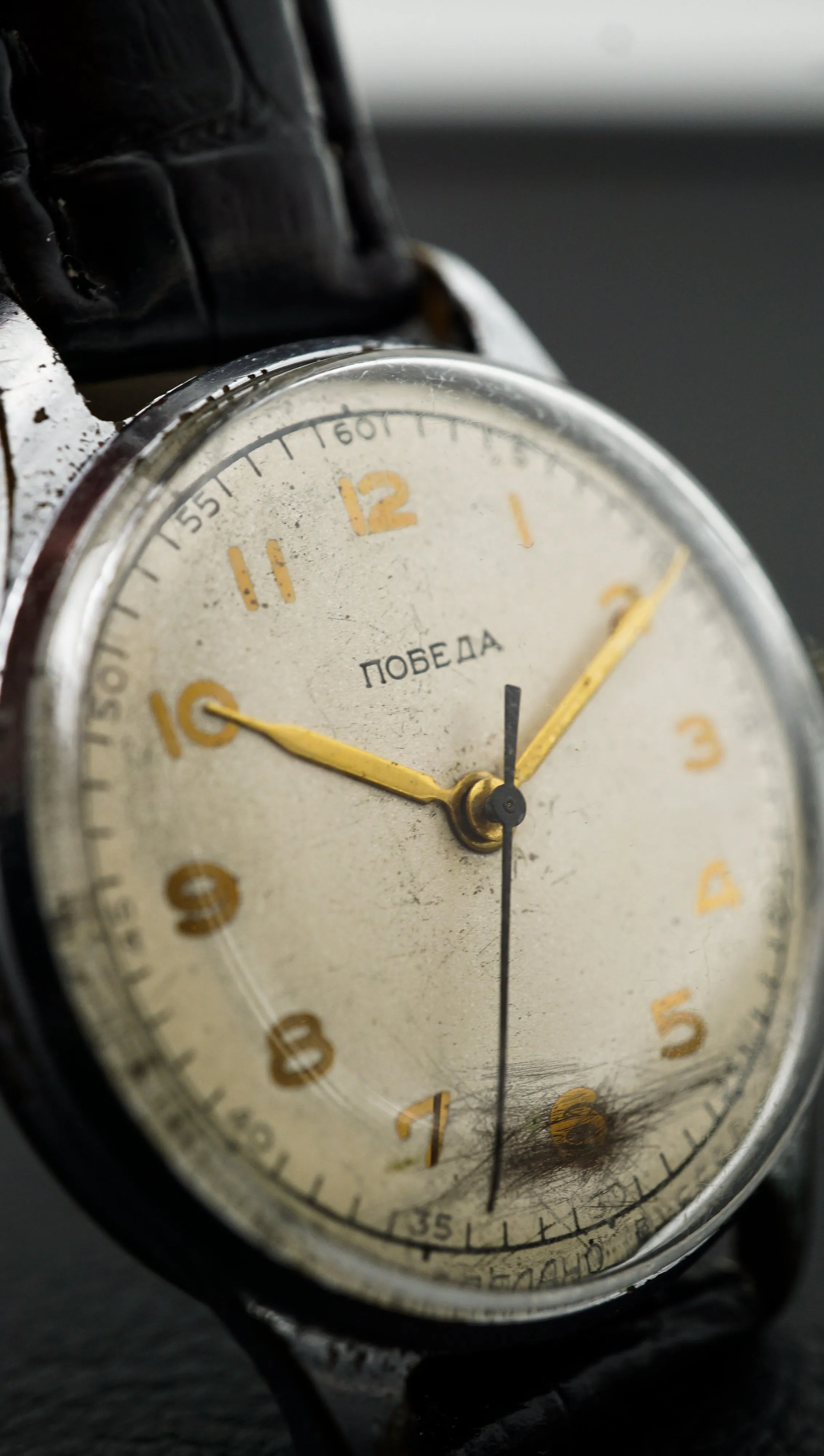 Vintage ZIM Pobeda Soviet mechanical men's casual watch